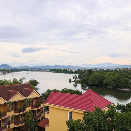 Purple Hue - Charming Riverside Экстерьер фото